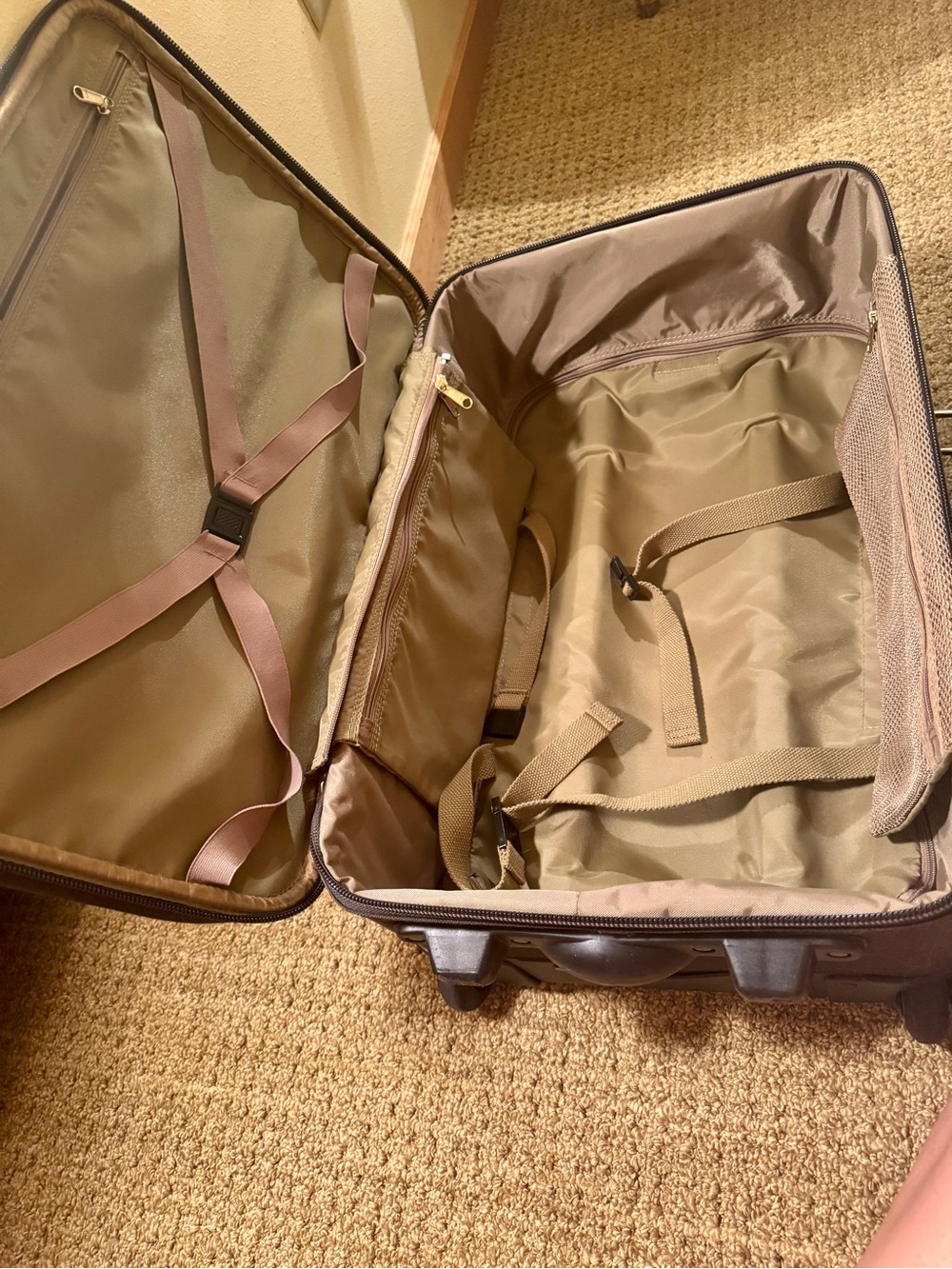 ORVIS Luggage Carry-On - Picture 7 of 8